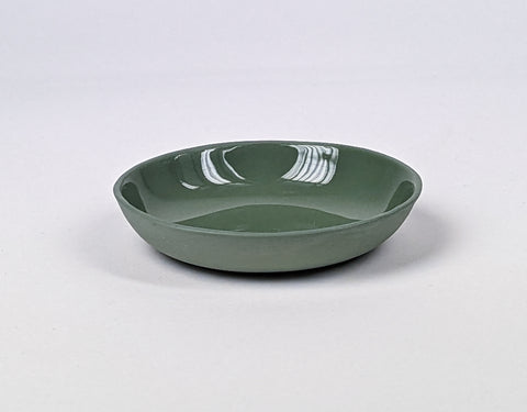 Grüner kleiner Porzellanteller, handgemacht in Berlin | Green small porcelain dish, handmade in Berlin