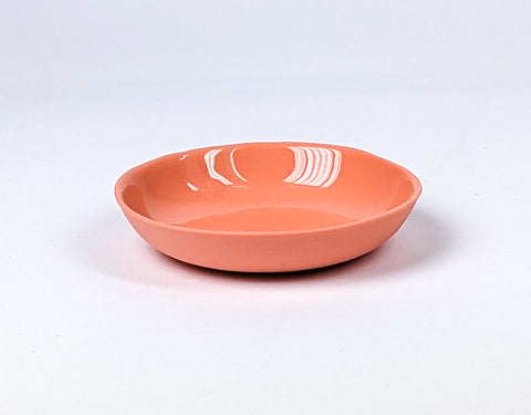 Oranger kleiner Porzellanteller, handgemacht in Berlin | Orange small porcelain dish, handmade in Berlin
