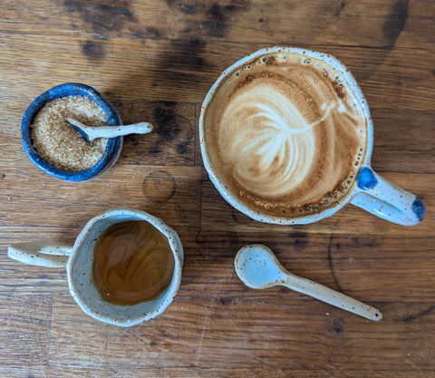 Töpfer dir dein eigenes handgemachtes Espresso-Tassen Set!