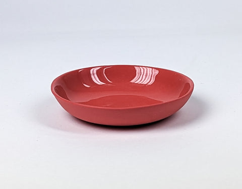 Roter kleiner Porzellanteller, handgemacht in Berlin | Red small porcelain dish, handmade in Berlin