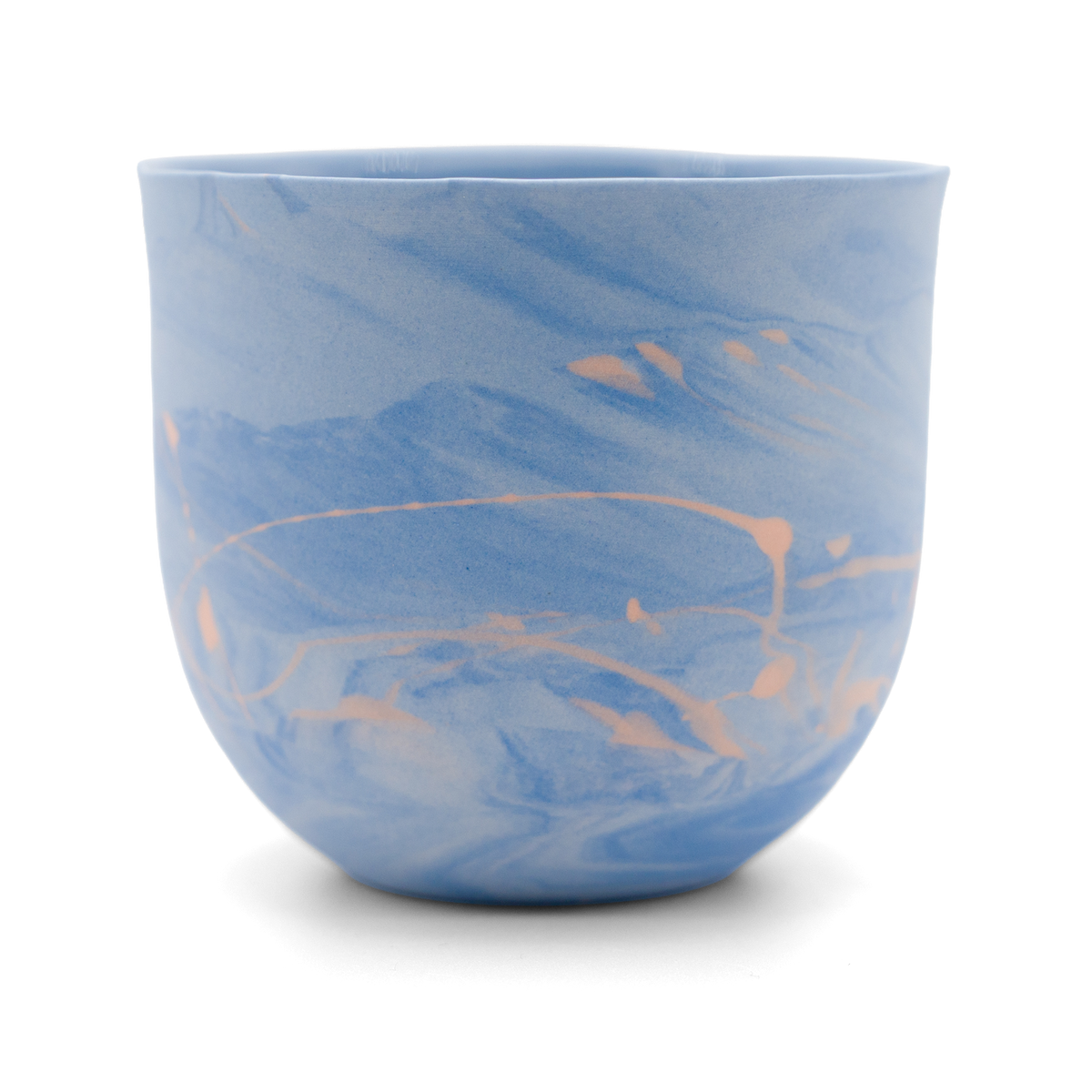 Marmorierter Porzellanbecher in Blau und Orange - handgemacht in Berlin.