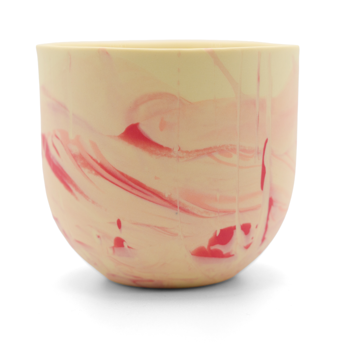 Marmorierter Porzellanbecher in Gelb und Rot - handgemacht in Berlin.