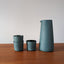 Dunkelgrüner Becher aus Porzellan, handgemacht in Berlin | Dark green porcelain cup, handmade in Berlin