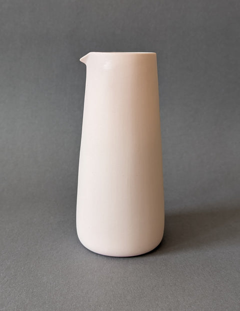 Soft Pink large porcelain Water Jug, handmade in Berlin | Große zartrosa Wasserkaraffe aus Porzellan, Handgemacht in Berlin