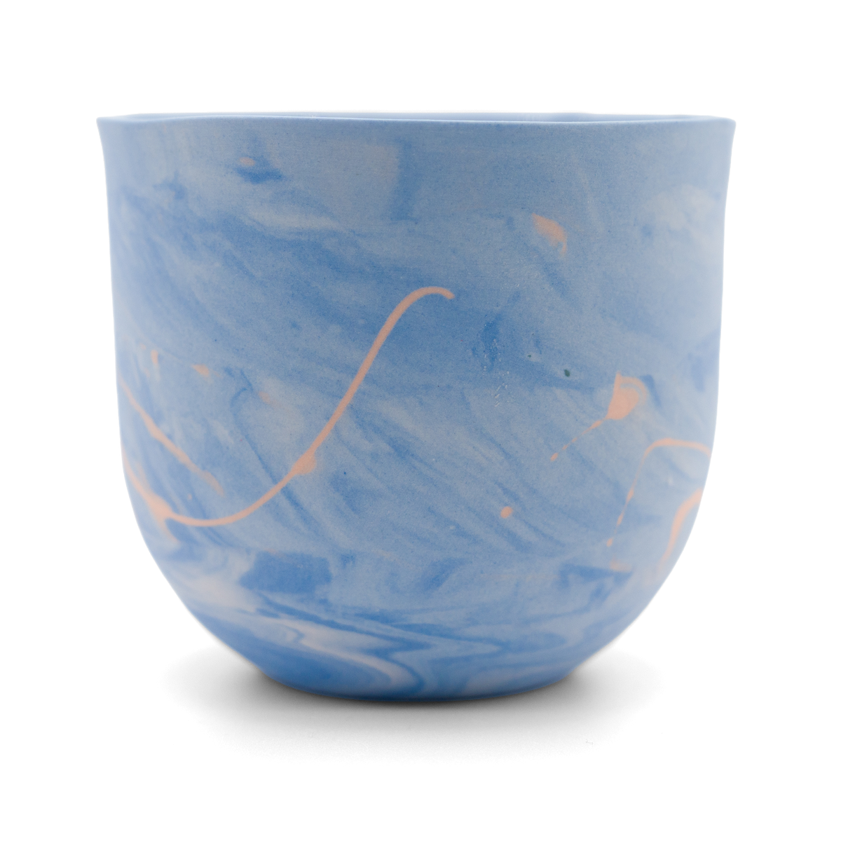 Marmorierter Porzellanbecher in Blau und Orange - handgemacht in Berlin.