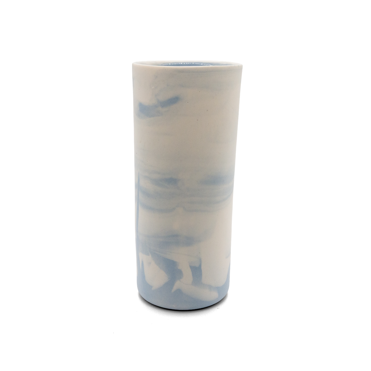 Marmorierte Porzellanvase in Hellblau und Vintage White - handgemacht in Berlin.